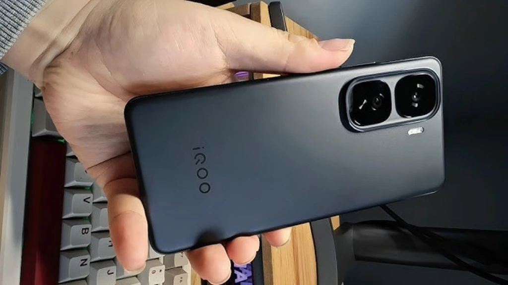 iQOO Neo 10S की लॉन्चिंग जल्द, 6000mAh बैटरी और Snapdragon प्रोसेसर के साथ मचाएगा धूम