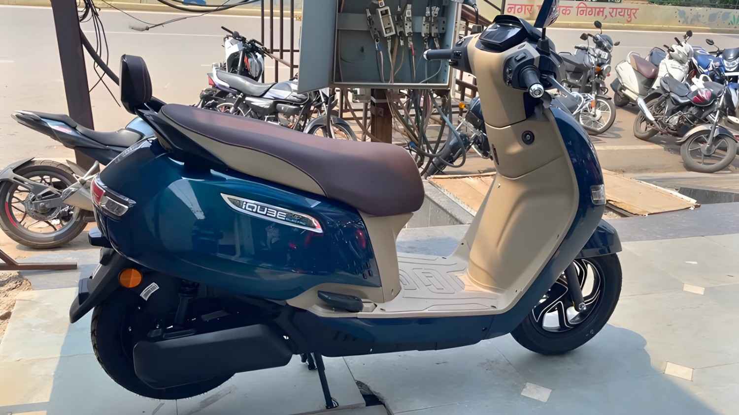 फीचर्स और स्मार्ट टेक्नोलॉजी